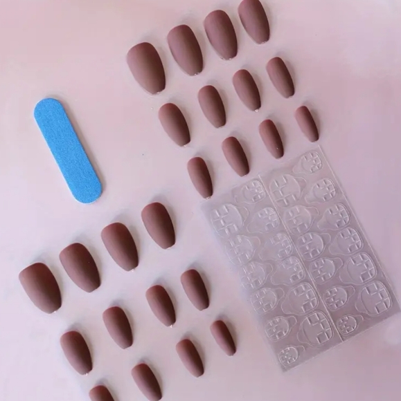 43) NWT Press-On Nails - Picture 3 of 4